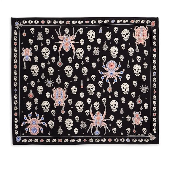 NWT JEWELED SPIDER 🕷 💀 ALEXANDER MCQUEEN CLASSIC SKULL SCARF - Picture 3 of 9